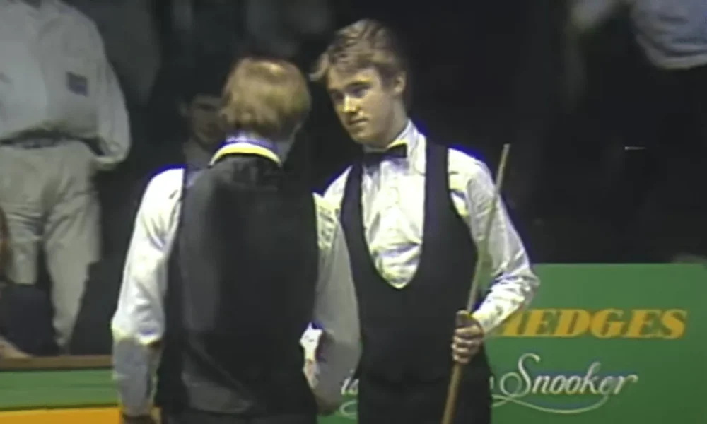Alex Higgins and Stephen Hendry during the 1988/89 snooker season