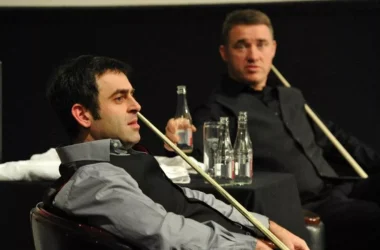 Ronnie O'Sullivan and Stephen Hendry during the 2011/12 snooker season