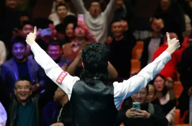 Wu Yize celebrates in Nanjing