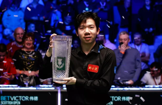 Lei Peifan with the Scottish Open trophy.
