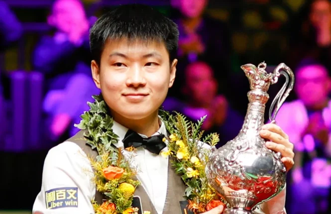 Zhao Xintong with the 2026 World Grand Prix trophy
