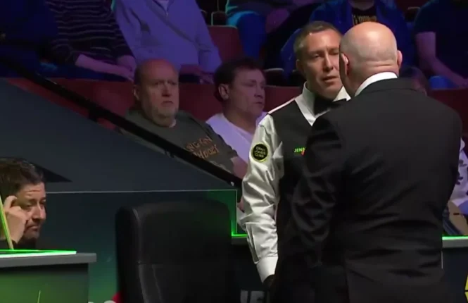 A faulty table at the World Seniors Snooker Championship halted play