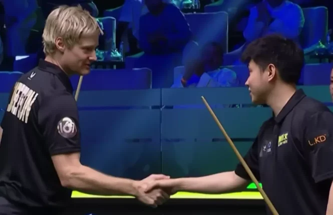 Neil Robertson and Zhao Xintong