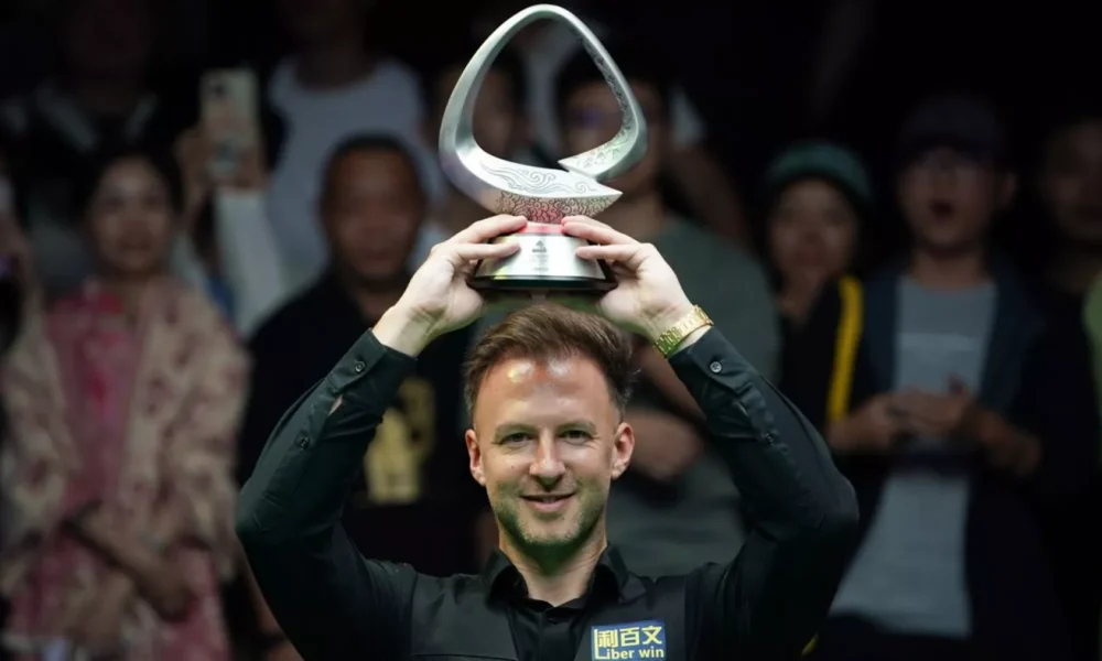 Judd Trump with the 2026 Shanghai Masters trophy