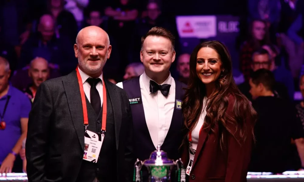 Shaun Murphy with Peter Ebdon after winning the 2025 British Open
