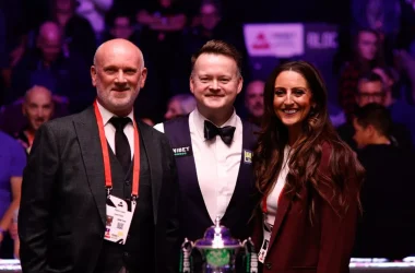 Shaun Murphy with Peter Ebdon after winning the 2025 British Open