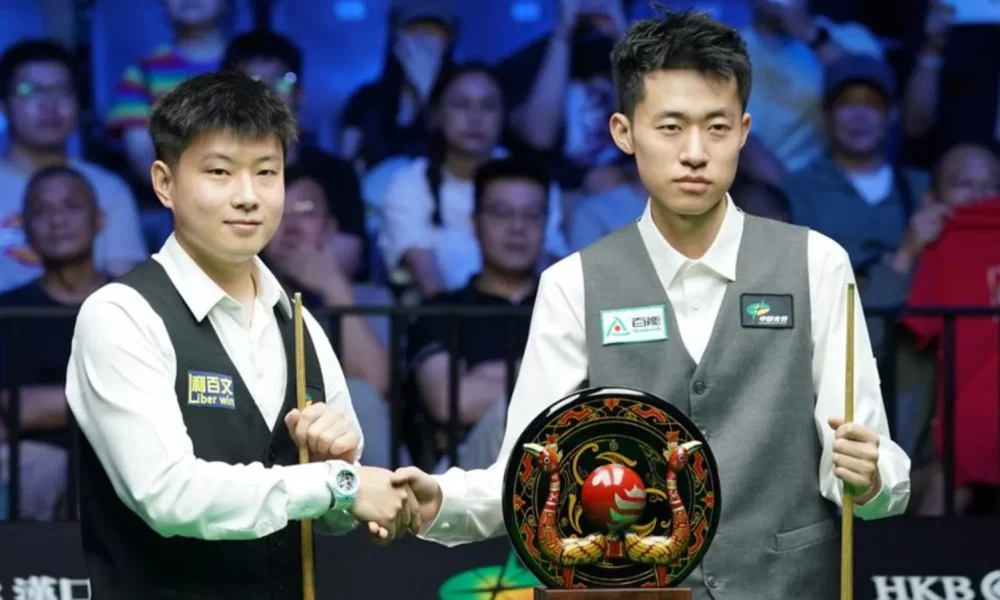 Zhao Xintong and Chang Bingyu before the 2026 Wuhan Open final