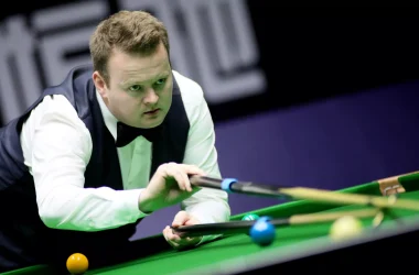 Shaun Murphy taking a rest shot